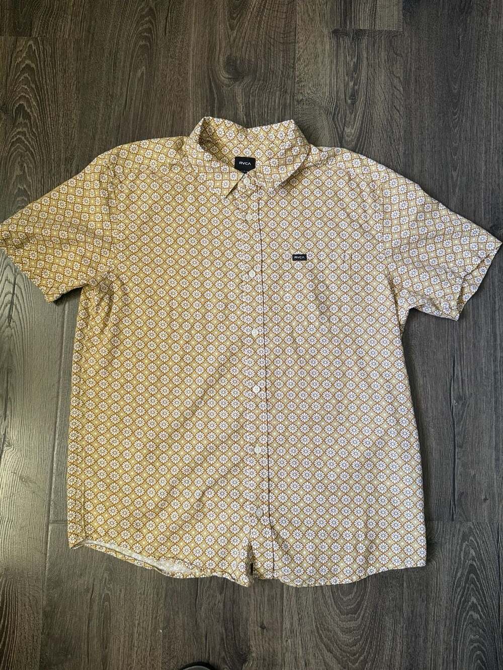 RVCA Men’s L Button Up Shirt Floral Geometric Pattern Short Sleeve